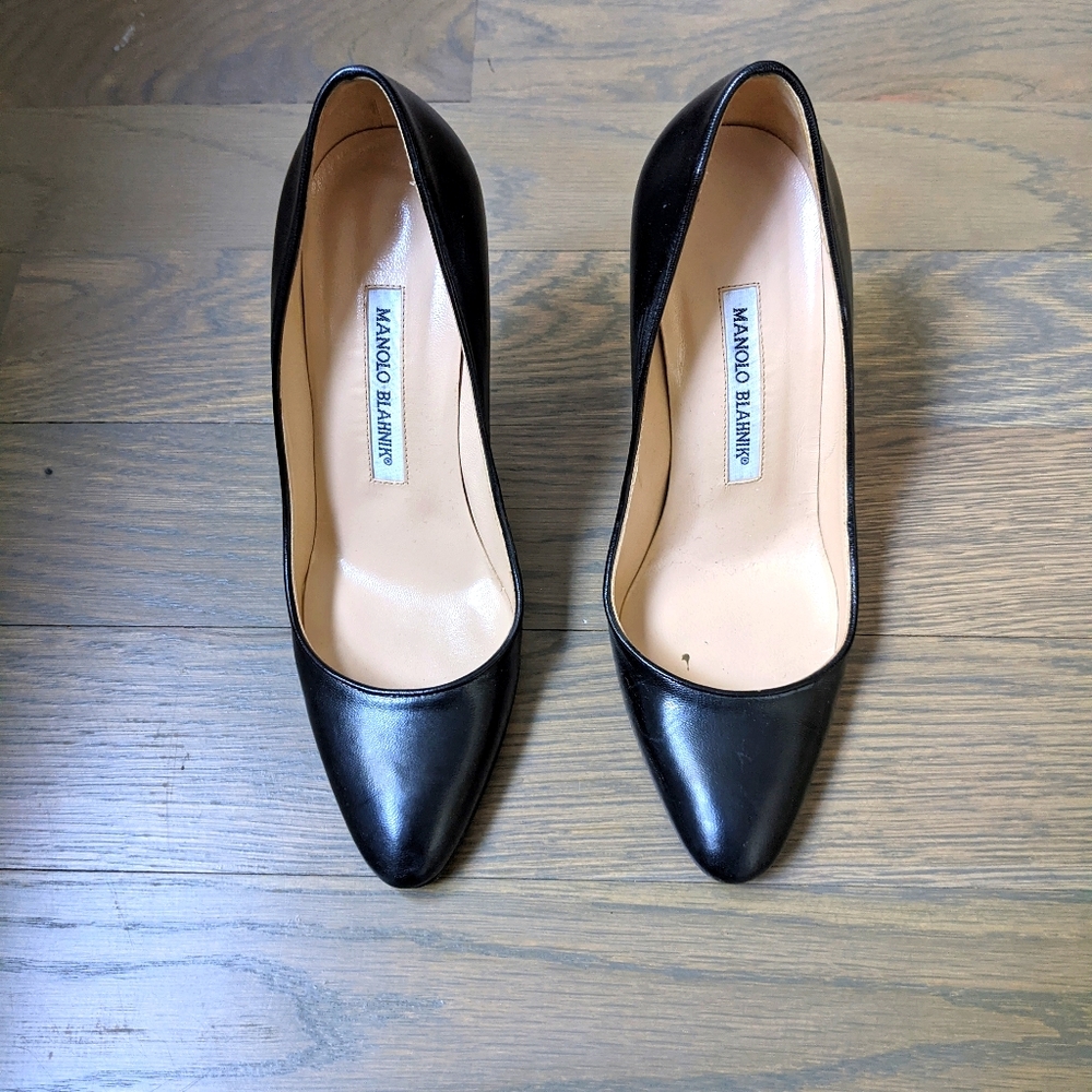Black Manolo Blahnik pumps 4" heel